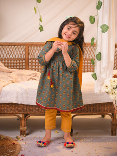 Rangrez Collection: Floral Kurta Pant & Dupatta Set – Sea Green