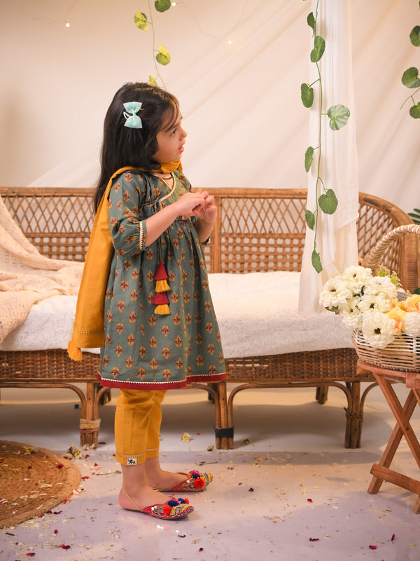 Rangrez Collection: Floral Kurta Pant & Dupatta Set – Sea Green