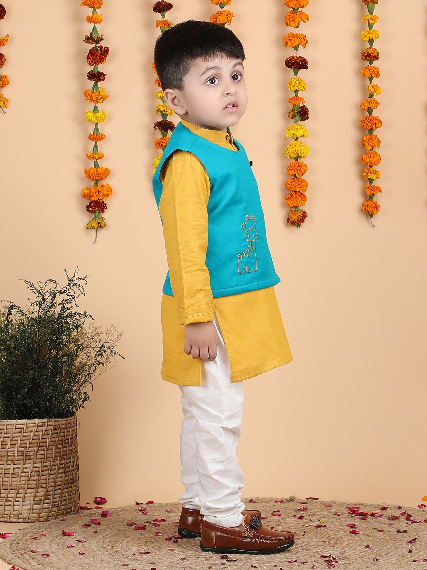 Polka Tots Full sleeves Giraffe print Koti Kurta Pyjama - Yellow