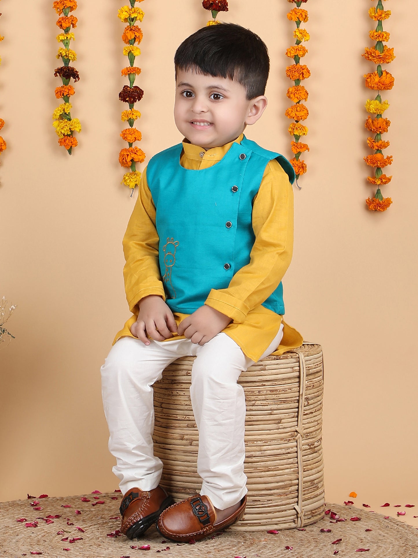 Polka Tots Full sleeves Giraffe print Koti Kurta Pyjama - Yellow