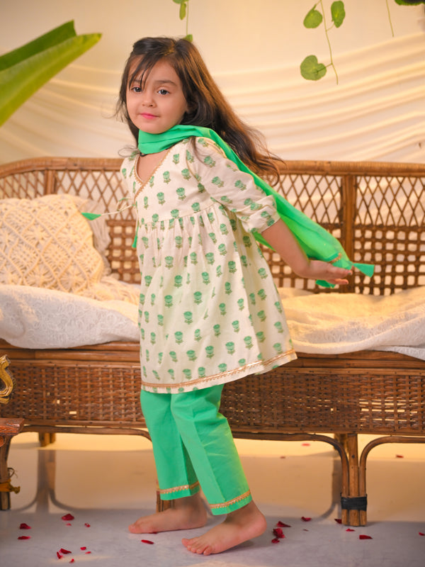 Rangrez Collection: Green Lotus Charm Kurta Pant & Dupatta Set – White