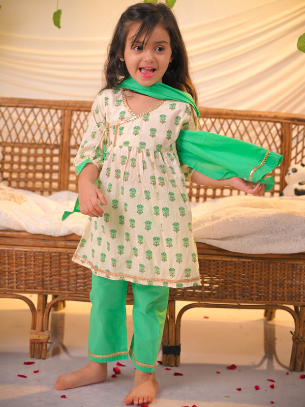 Rangrez Collection: Green Lotus Charm Kurta Pant & Dupatta Set – White