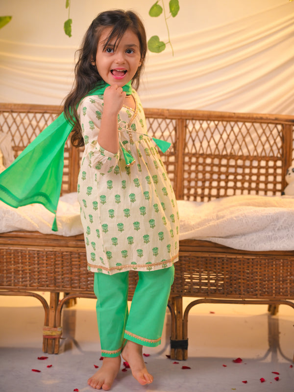 Rangrez Collection: Green Lotus Charm Kurta Pant & Dupatta Set – White